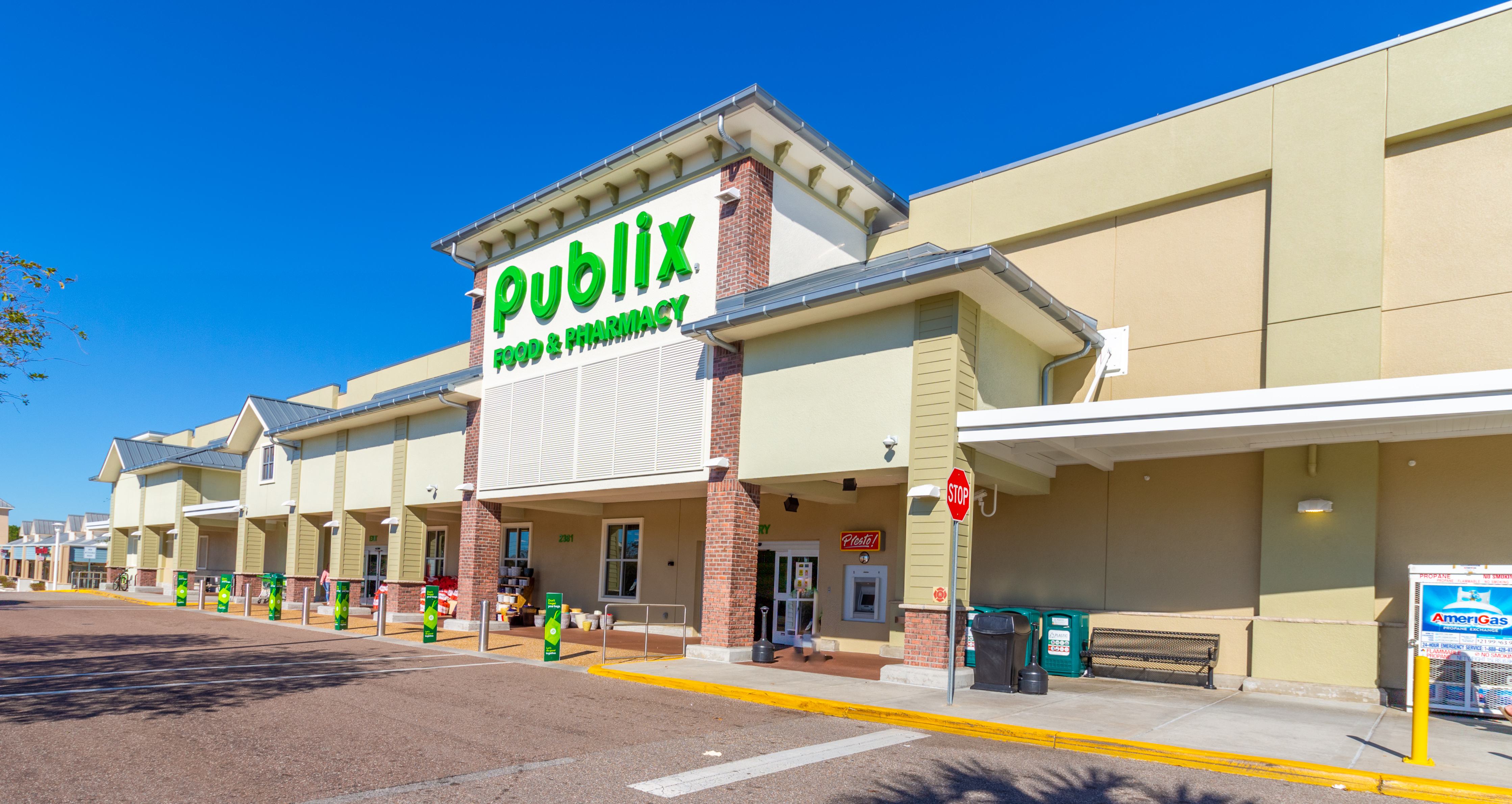 Springs Plaza, a Publix-shadowed neighborhood center in Longwood, Florida